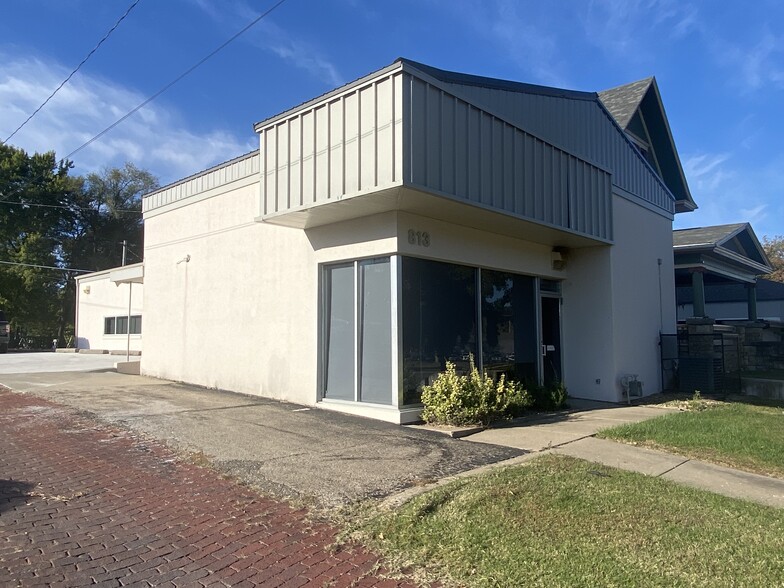 813 SW 6th Ave, Topeka, KS for sale - Building Photo - Image 1 of 1