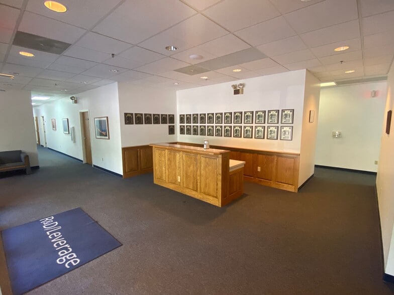 1013 SE Browning Ave, Lee's Summit, MO for lease - Interior Photo - Image 2 of 5