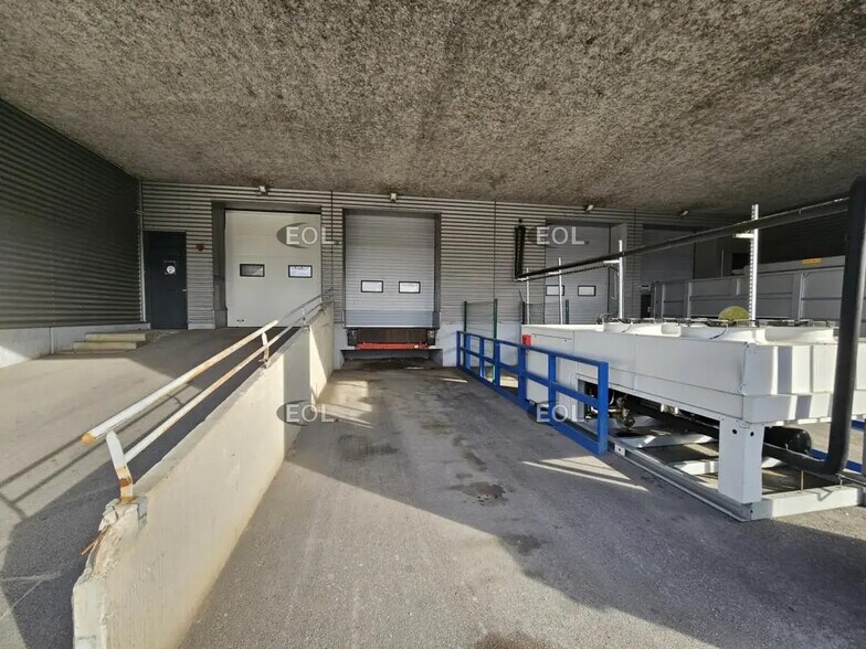 Flex in Ivry-sur-Seine for lease - Building Photo - Image 3 of 12