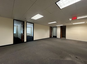 191 Waukegan Rd, Northfield, IL for lease Interior Photo- Image 2 of 3