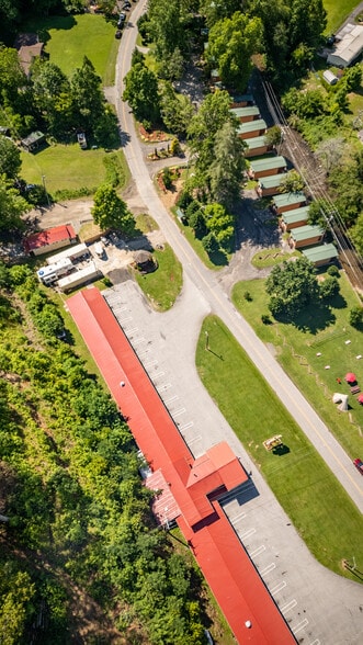 Qualla Cabins and Motel portfolio of 2 properties for sale on LoopNet.com - Building Photo - Image 2 of 133