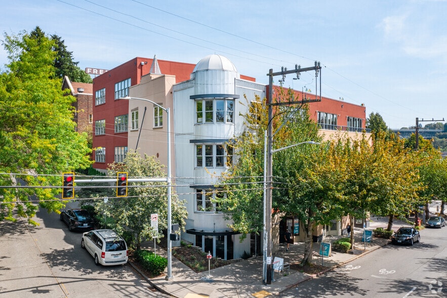 701 N 36th St, Seattle, WA for lease - Building Photo - Image 1 of 5