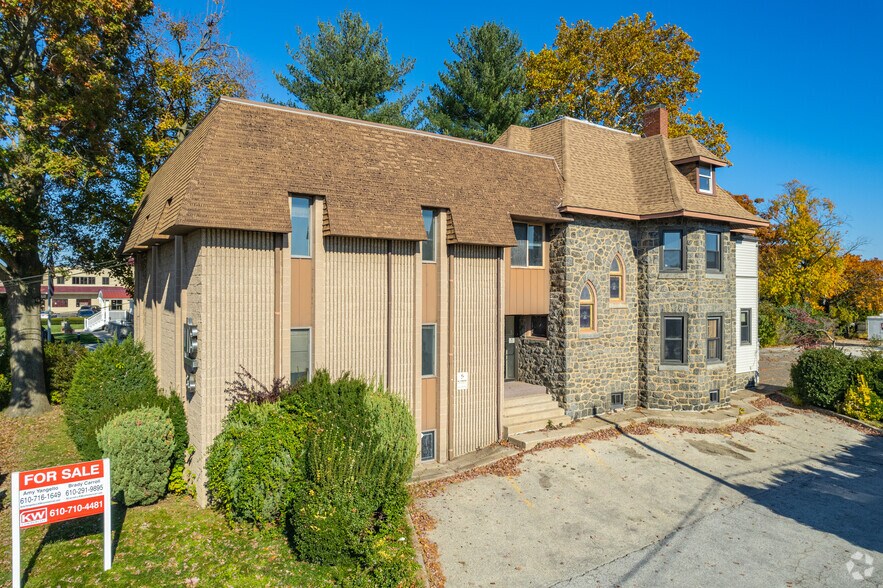 83 S Eagle Rd, Havertown, PA 19083