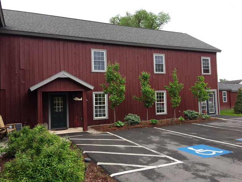 64526456 Collamer Rd, East Syracuse, NY 13057