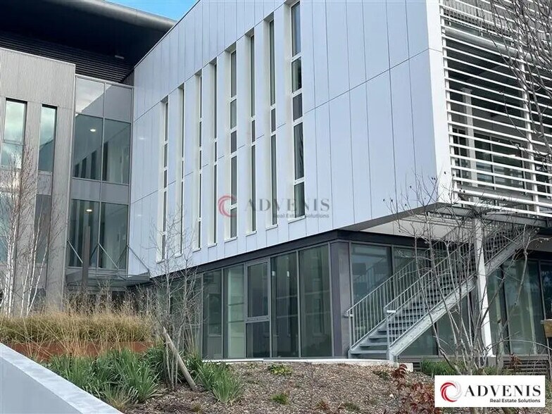 Office in Mérignac for lease - Building Photo - Image 2 of 9