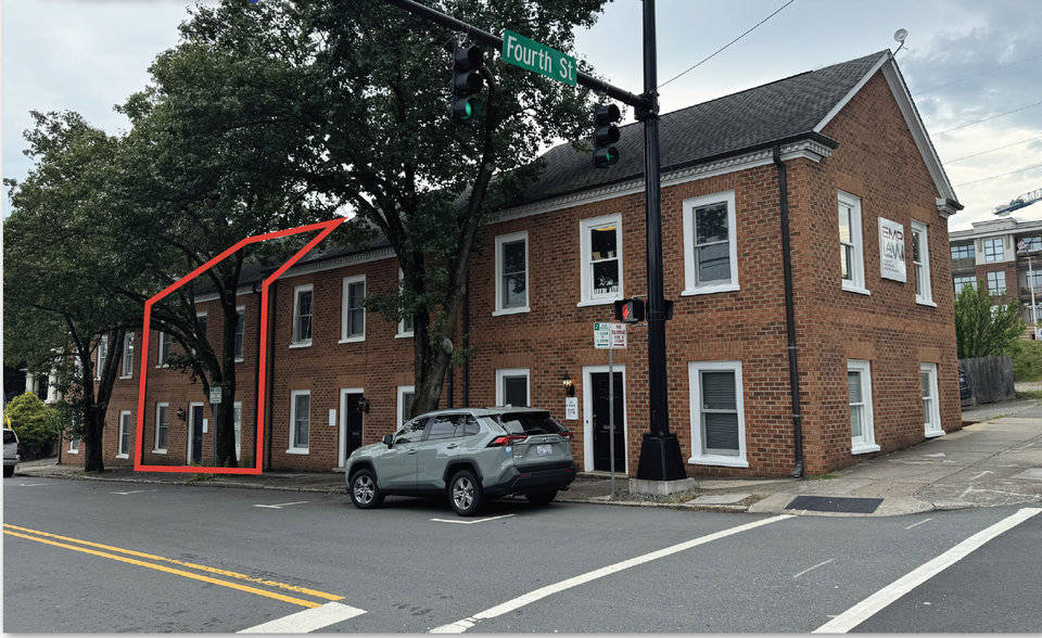 324 N Spring St, Winston-Salem, NC for lease - Building Photo - Image 1 of 4