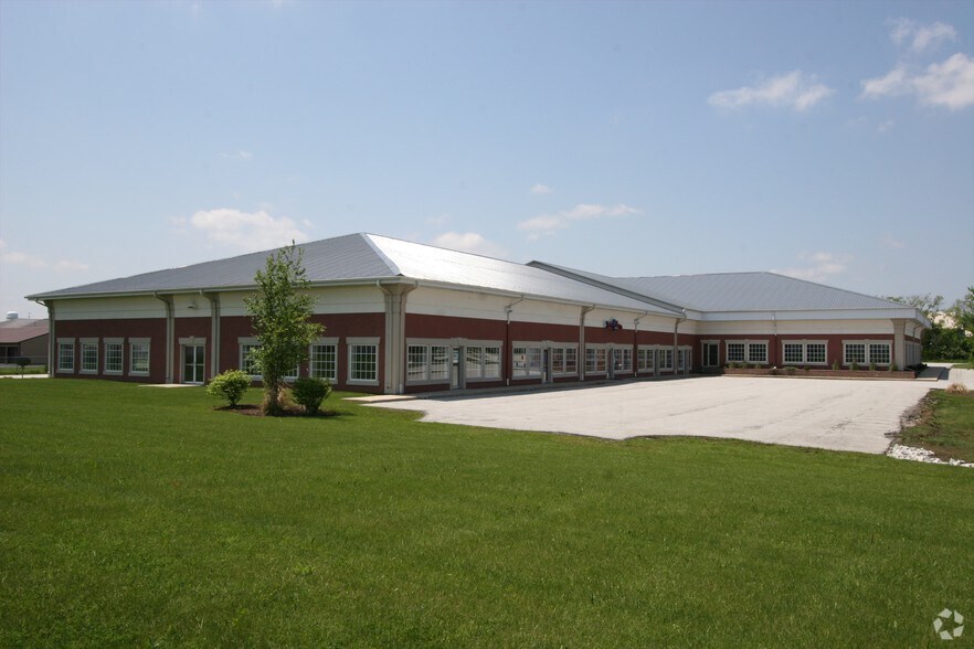 1217 Arrowhead Ct, Crown Point, IN for sale - Primary Photo - Image 1 of 1