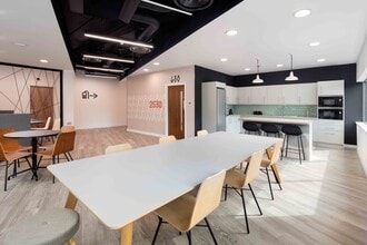 2530 Park Av, Bristol for lease Interior Photo- Image 2 of 10