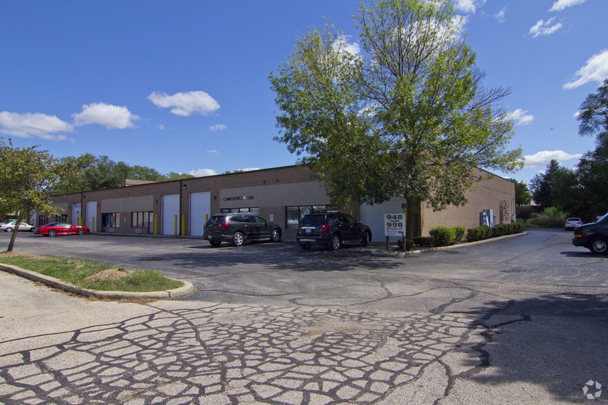 936-958 W Lake St, Roselle, IL for sale - Primary Photo - Image 1 of 1