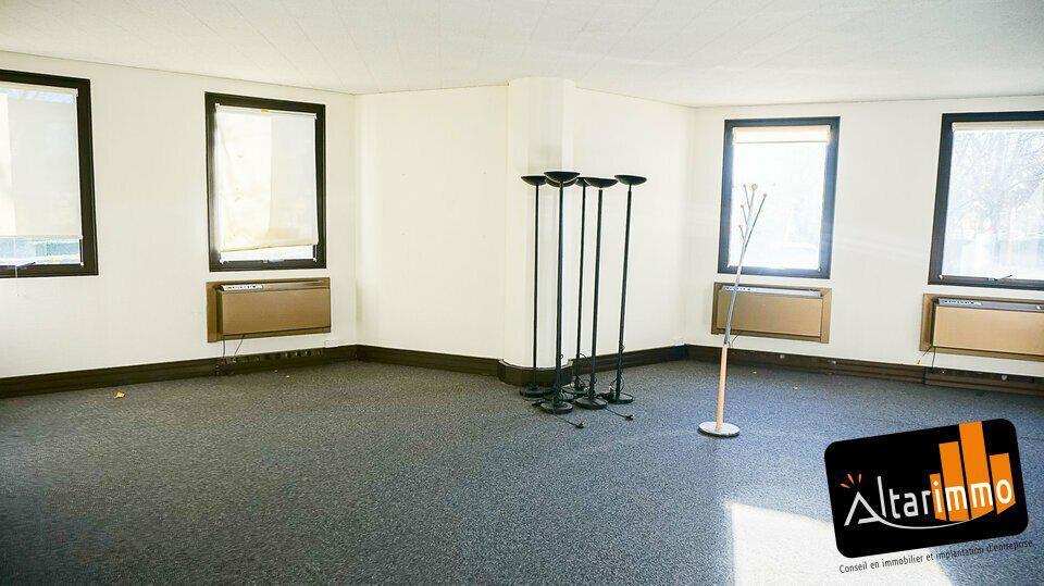 Office in Saint-Aubin for lease - Interior Photo - Image 2 of 6