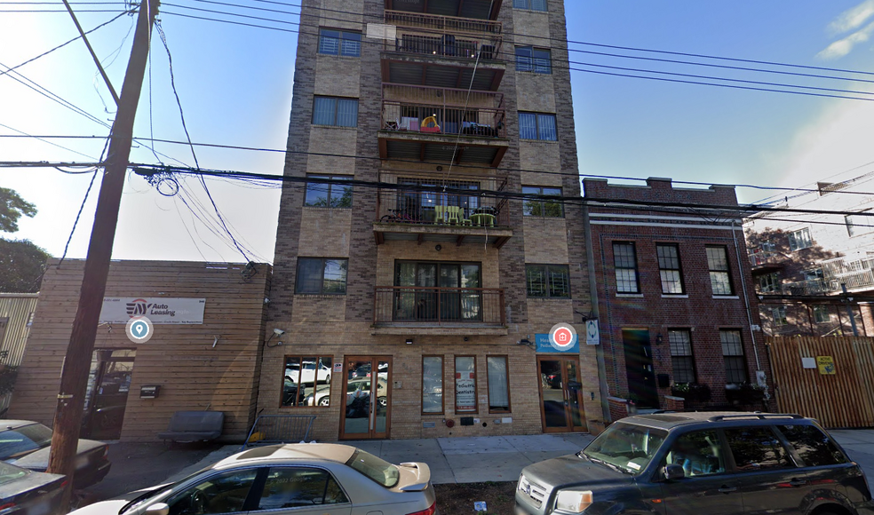 540 E New York Ave, Brooklyn, NY for lease - Primary Photo - Image 1 of 8