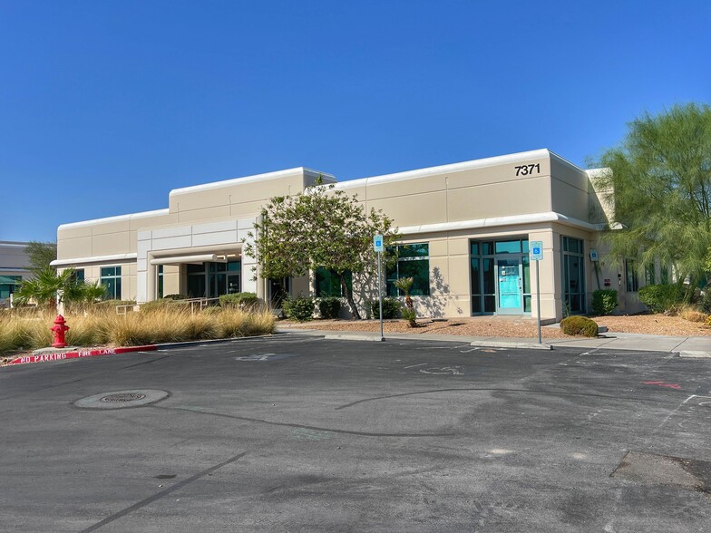 7371 Prairie Falcon Rd, Las Vegas, NV for lease - Building Photo - Image 1 of 22