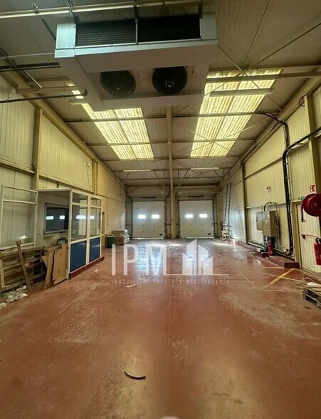 Industrial in Lançon-Provence for sale - Interior Photo - Image 2 of 3