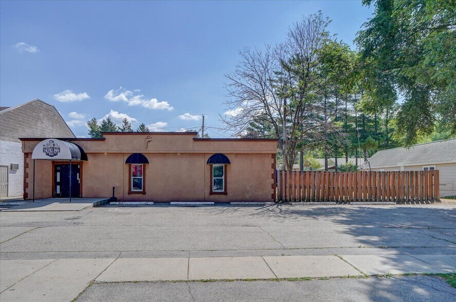 532 N US Highway 51, WI 53955 Inn Cognito