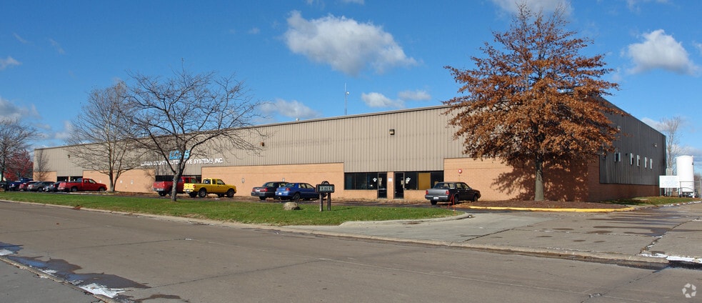 7470 Industrial Parkway Dr, Lorain, OH for lease - Primary Photo - Image 1 of 12
