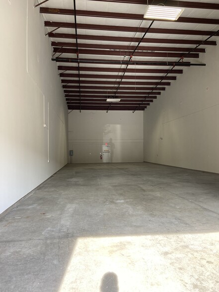 5014 Forsyth Commerce Rd, Orlando, FL for lease - Building Photo - Image 3 of 5