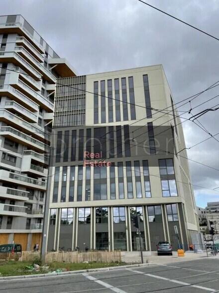Office in Bordeaux for lease - Building Photo - Image 2 of 9
