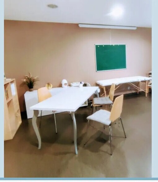 Office in Fargues-Saint-Hilaire for sale - Interior Photo - Image 3 of 4