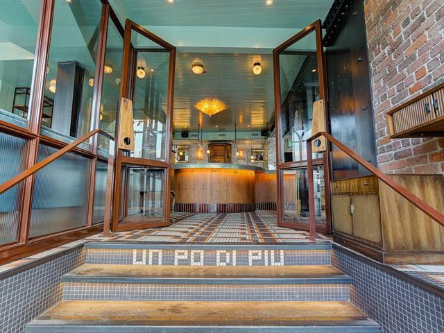 3 Rue de la Commune E, Montréal, QC for sale - Interior Photo - Image 3 of 7