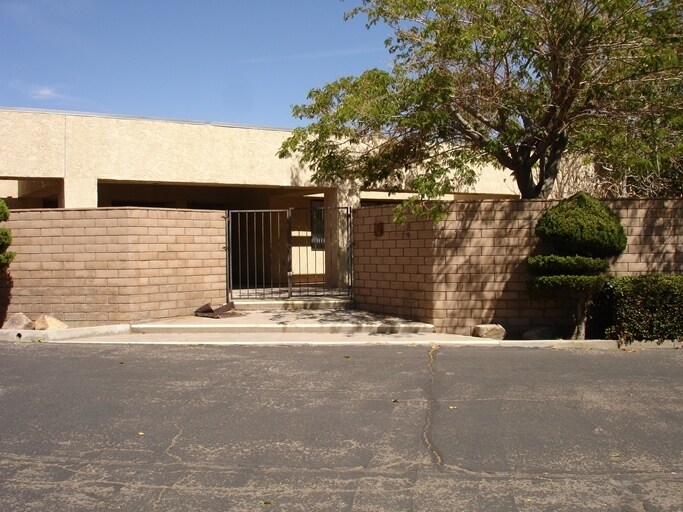 16095 Tuscola Rd, Apple Valley, CA 92307