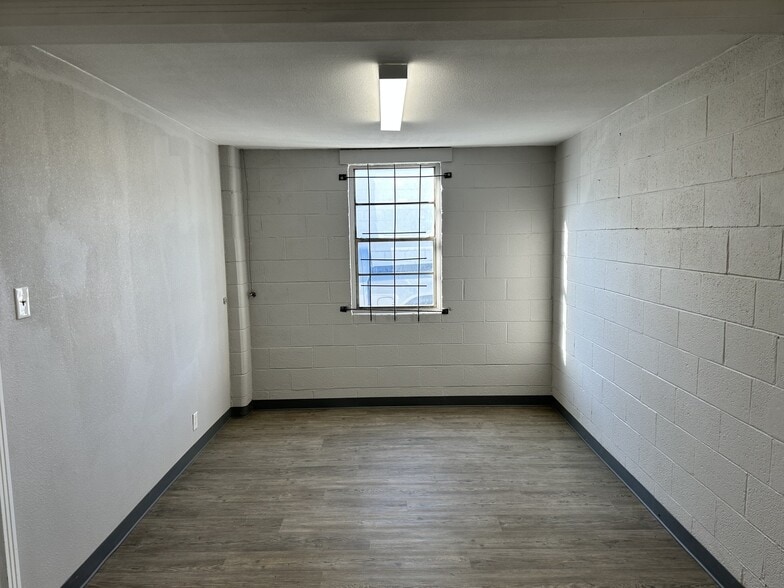 717 S Treadaway Blvd, Abilene, TX for lease - Interior Photo - Image 2 of 3