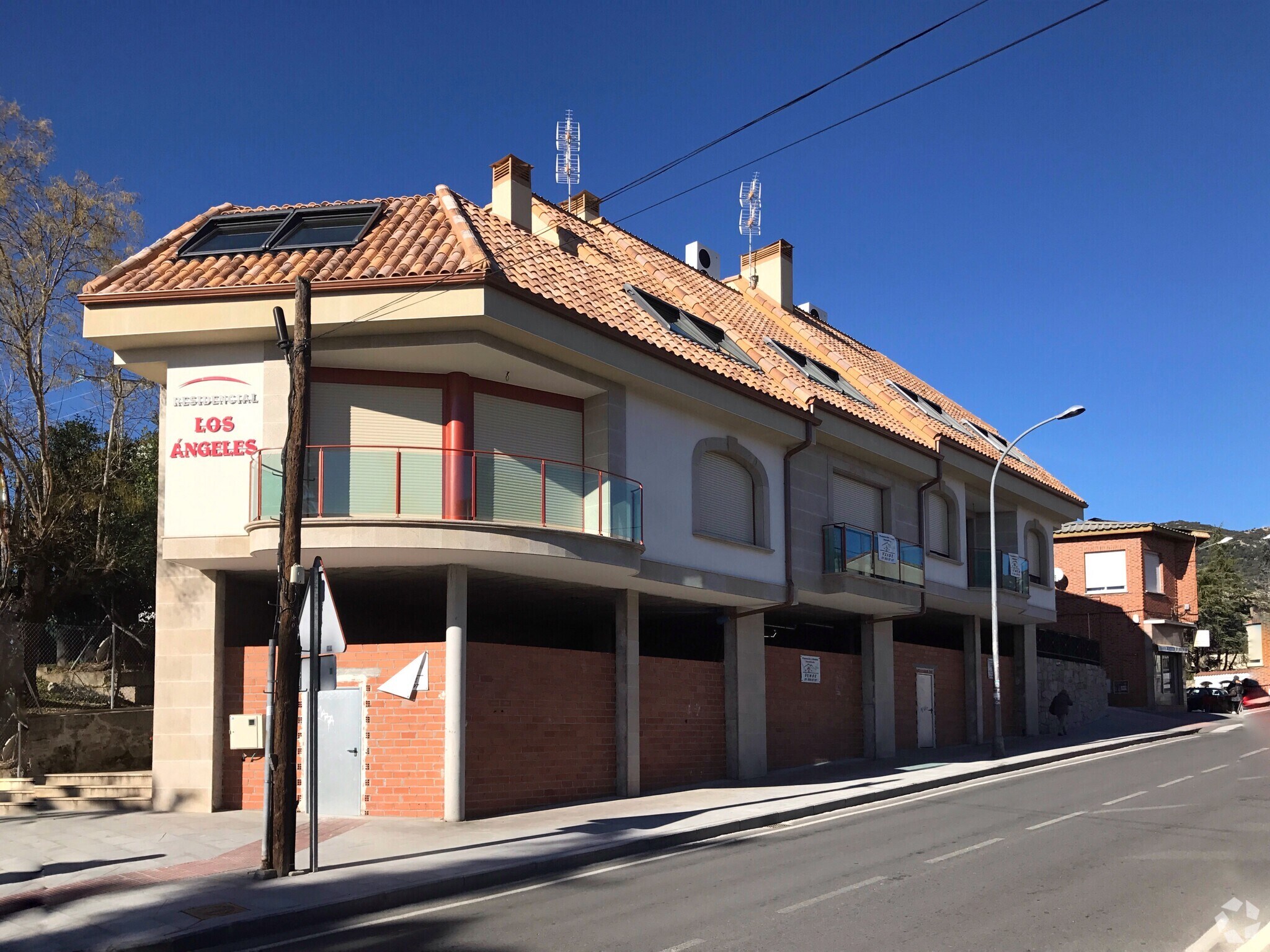 Avenida de Madrid, 8, Hoyo de Manzanares, Madrid for sale Primary Photo- Image 1 of 3