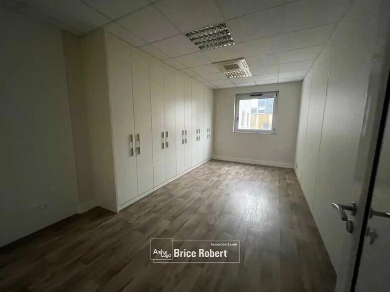 Office in Caluire-et-Cuire for lease - Interior Photo - Image 3 of 26