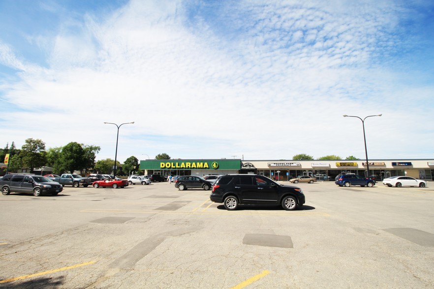 701 W Regent Ave, Winnipeg, MB for lease - Building Photo - Image 3 of 5