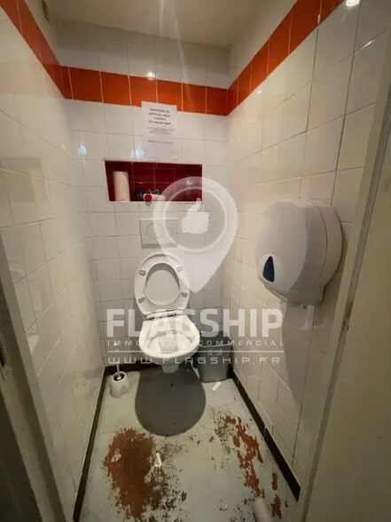 Retail in Paris for lease - Interior Photo - Image 3 of 5