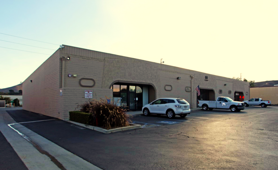 80 W Easy St, Simi Valley, CA for lease - Building Photo - Image 1 of 3