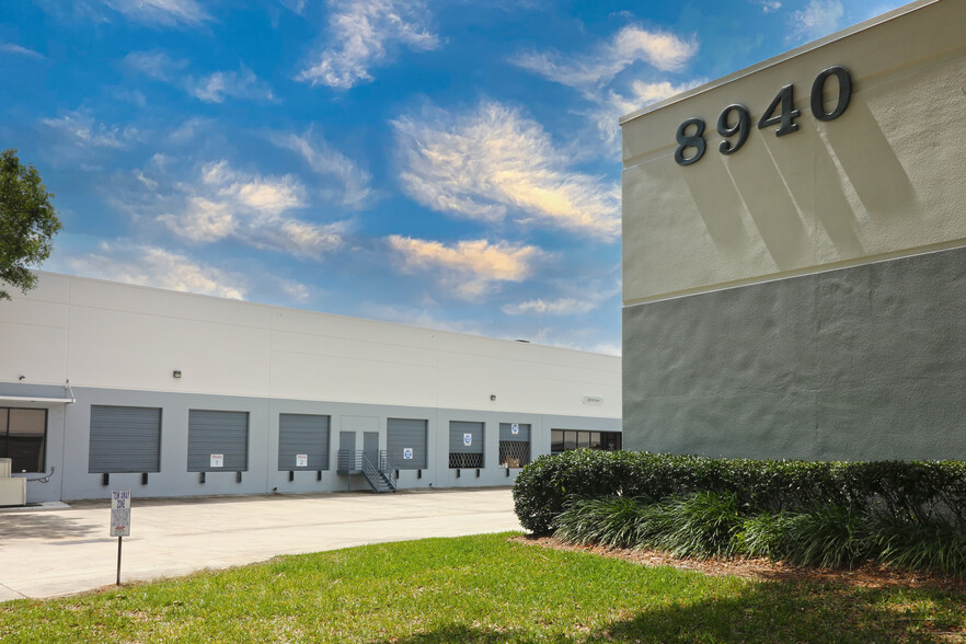 8917 Western Way, Jacksonville, FL for lease - Building Photo - Image 3 of 6