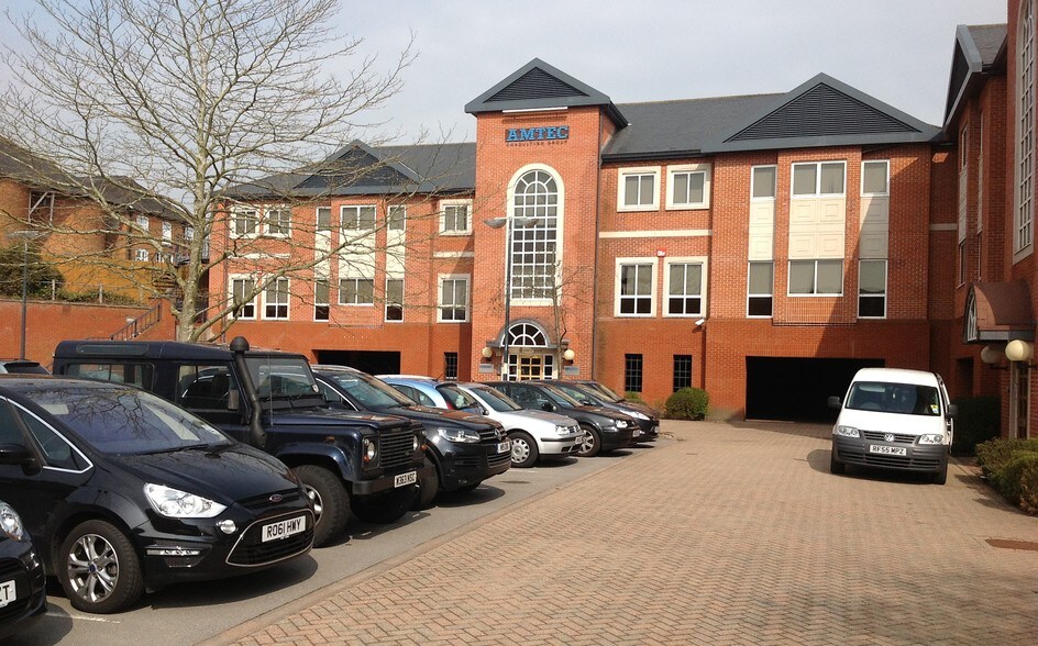 2 Crosby Way, Farnham for sale - Primary Photo - Image 1 of 1