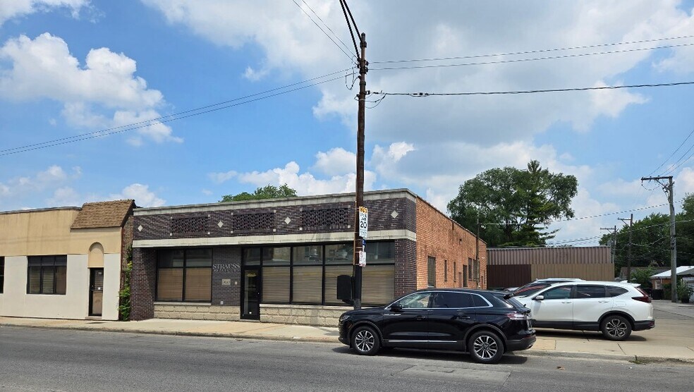 4220 W Montrose Ave, Chicago, IL for sale - Building Photo - Image 3 of 9