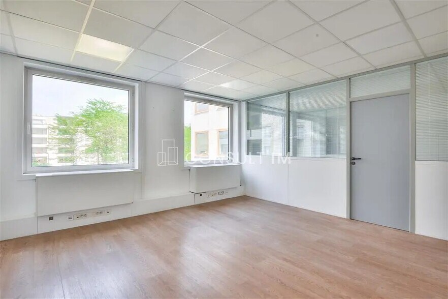 Office in Suresnes for sale - Building Photo - Image 3 of 8