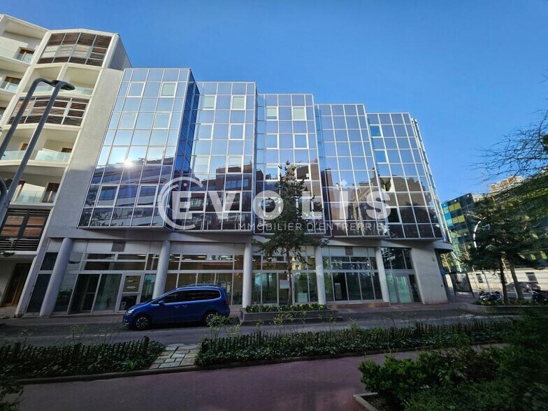 Office in Montrouge for lease - Building Photo - Image 1 of 9