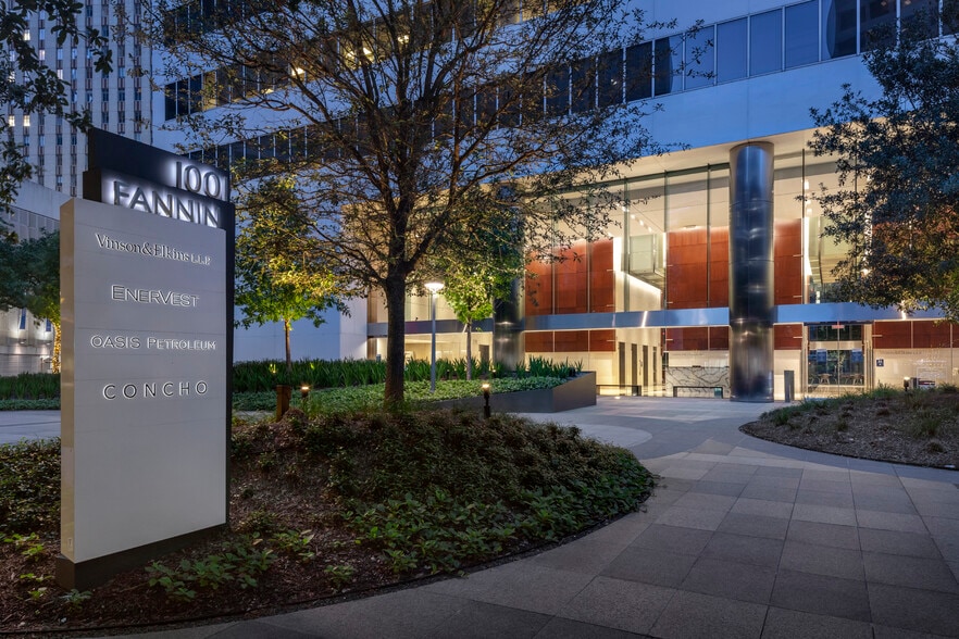 1001 Fannin St, Houston, TX for lease - Building Photo - Image 1 of 23