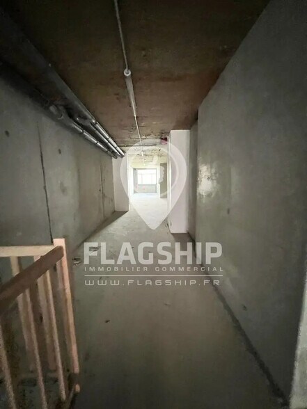 Retail in Paris for lease - Building Photo - Image 2 of 6