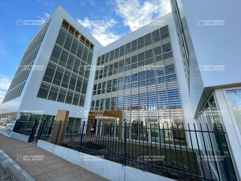 Office in Lyon for lease - Building Photo - Image 2 of 20