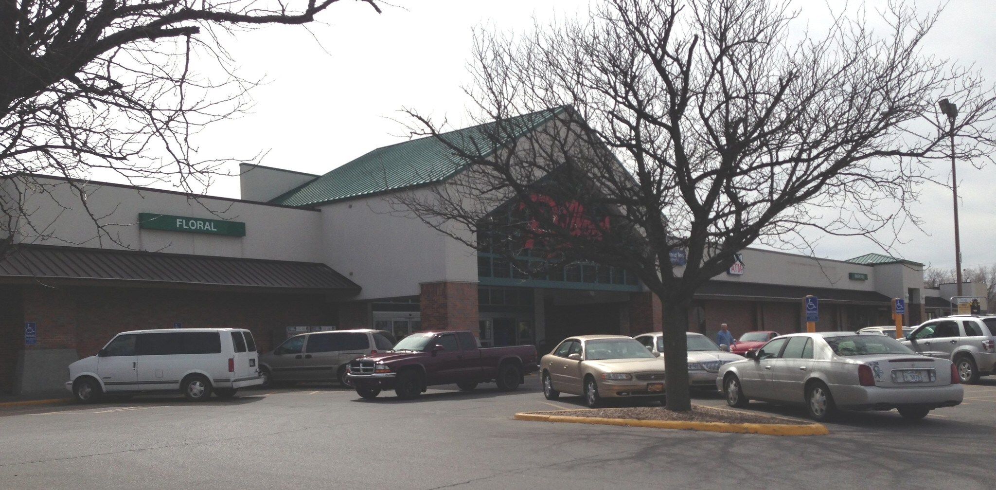 517 E 30th Ave, Hutchinson, KS for sale Primary Photo- Image 1 of 1