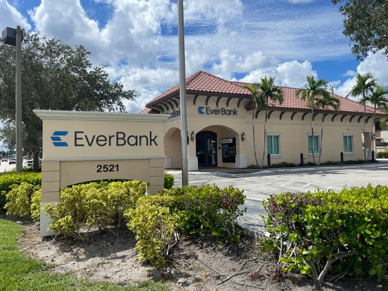 2521 E Commercial Blvd, Fort Lauderdale, FL for sale - Building Photo - Image 1 of 4