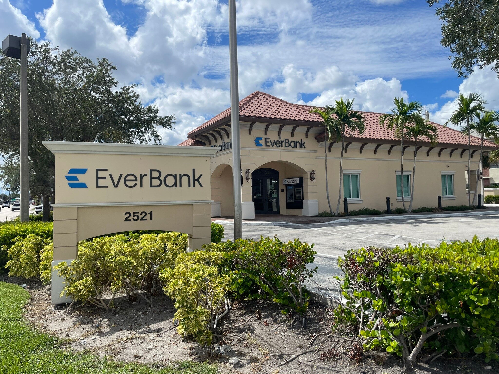 2521 E Commercial Blvd, Fort Lauderdale, FL for sale Building Photo- Image 1 of 5