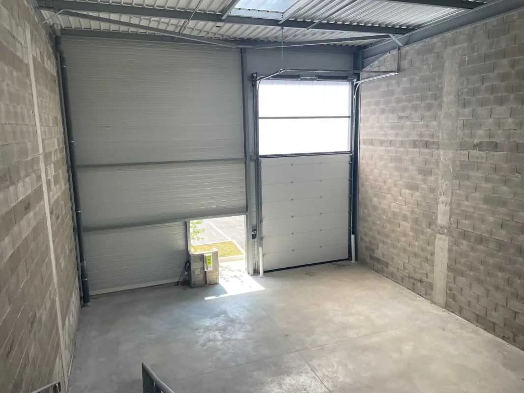 Flex in Saint-Genis-Laval for sale Building Photo- Image 1 of 25