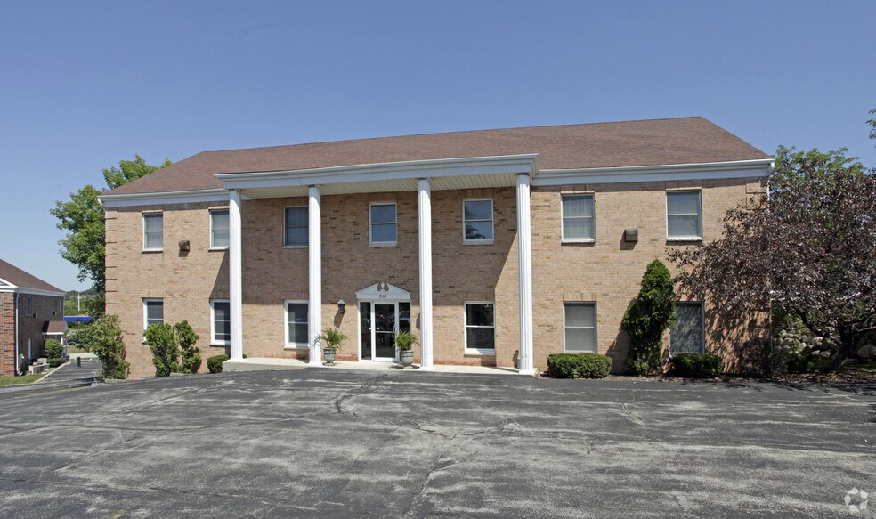 260 Regency Ct, Brookfield, WI for sale - Building Photo - Image 1 of 1