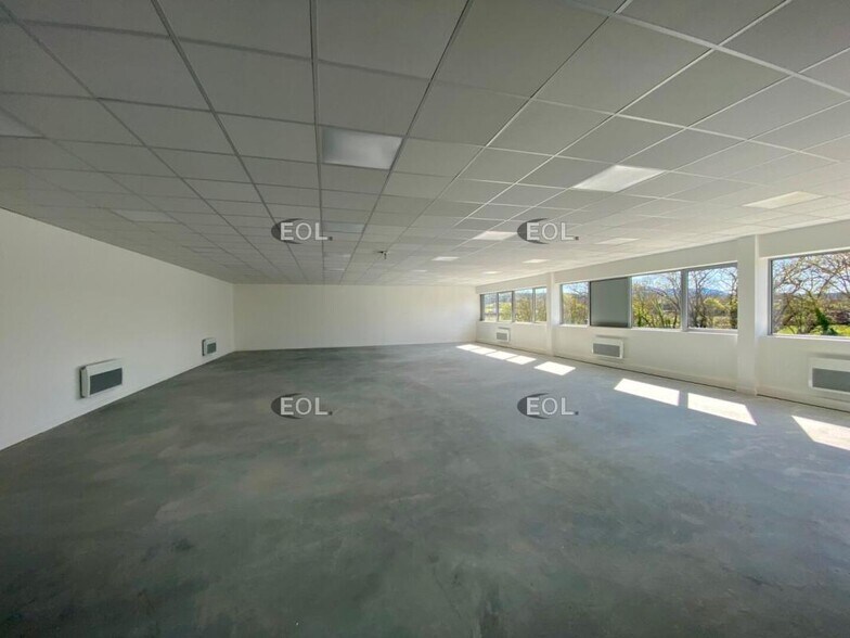 Flex in Rousset for sale - Interior Photo - Image 3 of 9