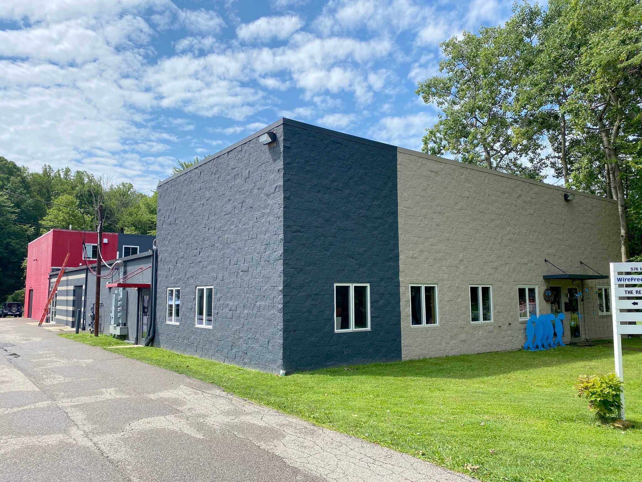 576 Industrial Pky, Chagrin Falls, OH for lease Building Photo- Image 1 of 9