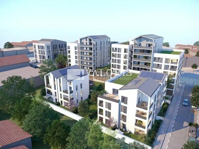 Flex in Lyon for sale - Building Photo - Image 2 of 12