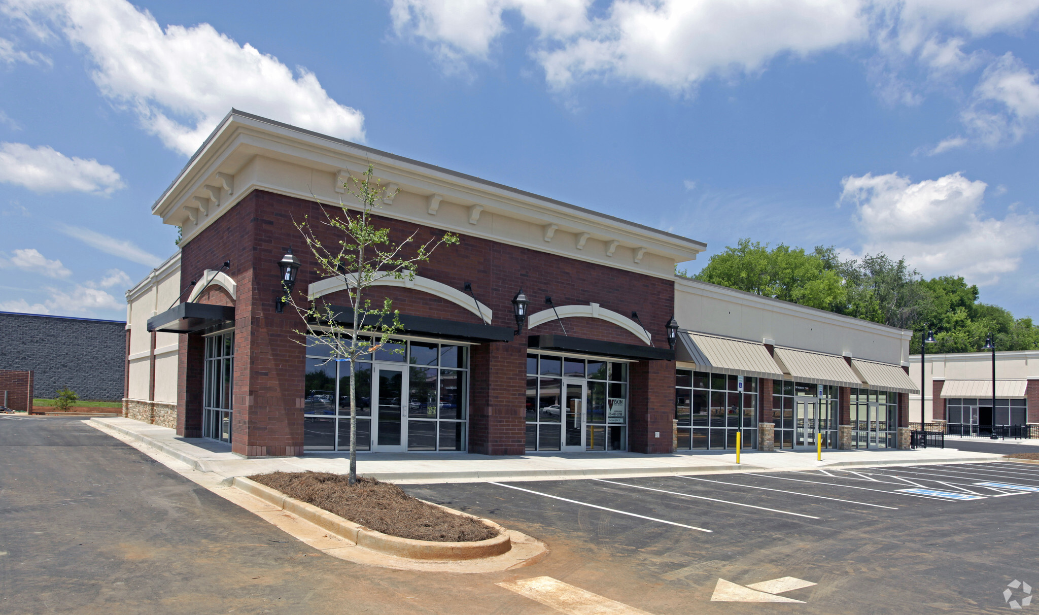 9261 Kingston Pike, Knoxville, TN for sale Primary Photo- Image 1 of 12