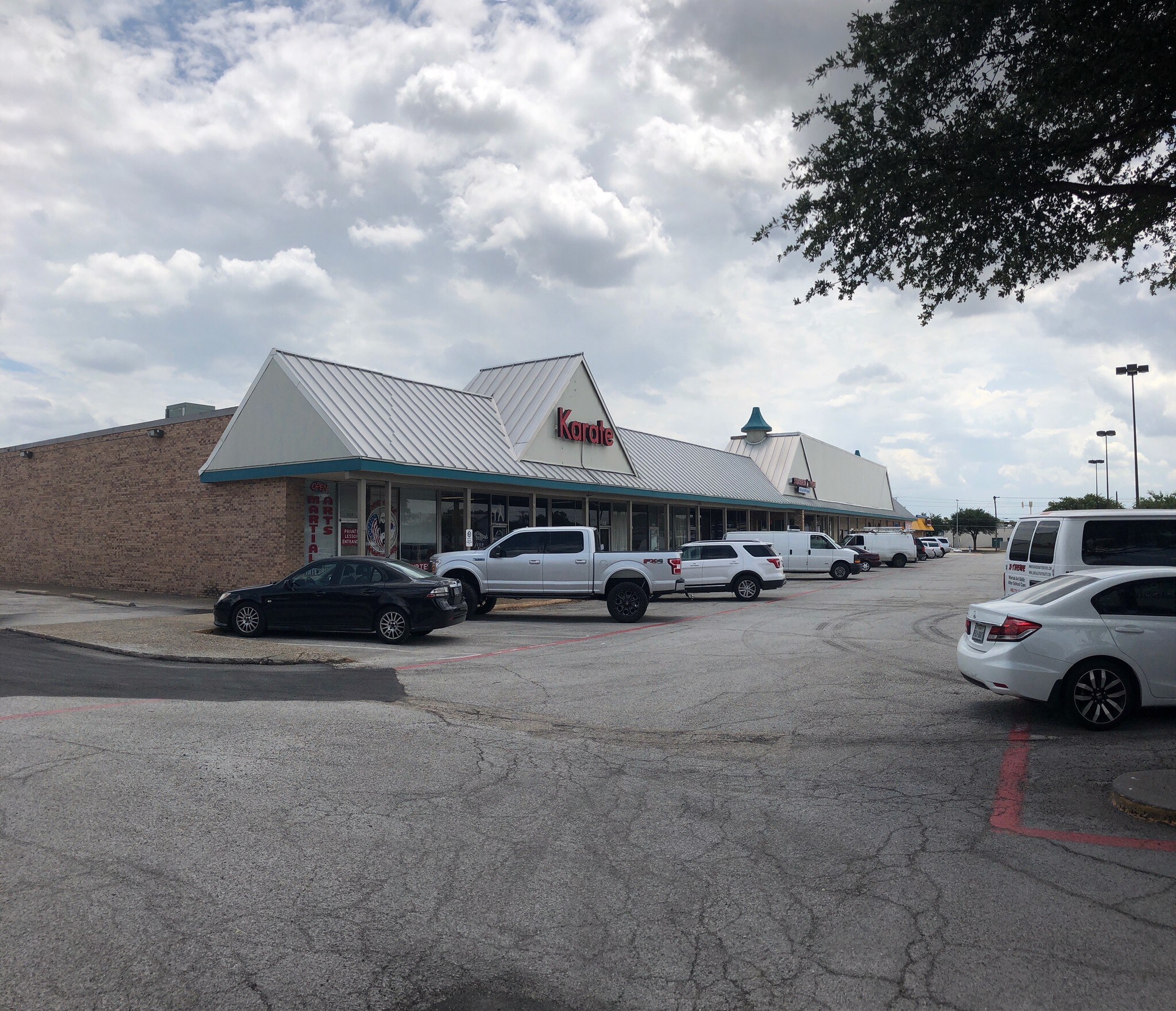 580 W Arapaho Rd, Richardson, TX 75080 Camelot Shopping Center