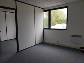 2 Rue De La Voie Gallo-Romaine, Quincy-Voisins for lease Building Photo- Image 2 of 9