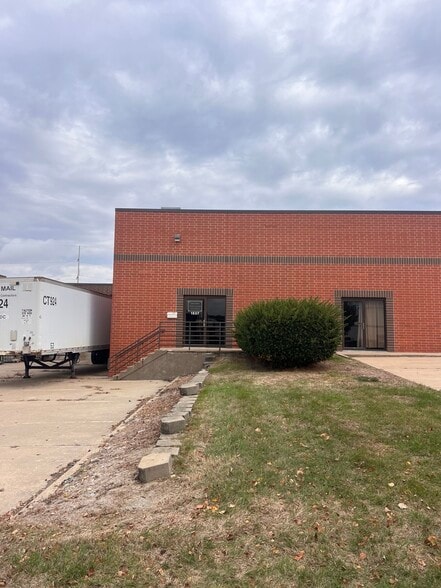 1537 Vermont St, Des Moines, IA for lease - Building Photo - Image 2 of 5